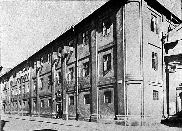 Klasztor Sióstr Prezentek przy ul. św. Jana 7 w Krakowie, wybudowany w l. 1715–1726, (II piętro wybudowane w l. 1804–1807), w którym mieściła się szkoła żeńska. Od końca sierpnia 1914 r. całe II piętro oraz sale pensjonatu (internatu) zajmowali Legioniści żołnierze i szarża – 300 żołnierzy. Archiwum Zgromadzenia Sióstr Prezentek w Krakowie