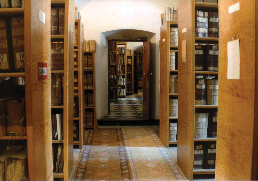 Wnętrze magazynów archiwalnych Oddziału I (w Zamku Królewskim na Wawelu) - fotografia