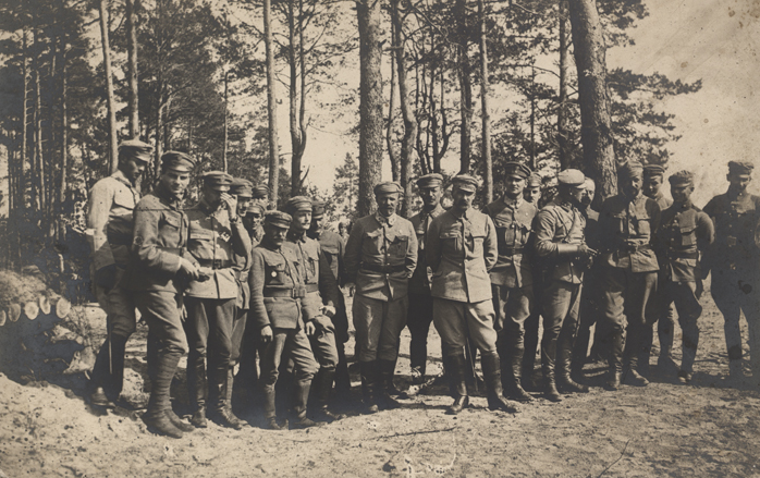 Józef Piłsudski, Leon Berbecki z oficerami 5. Pułku Piechoty Legionów (ANK, Naczelny Komitet Narodowy, sygn. 29/530/608)