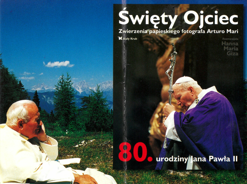 Ulotka promująca album fotografii papieskiego fotografa Arturo Mari wydanego z okazji 80. Rocznicy urodzin Papieża.
