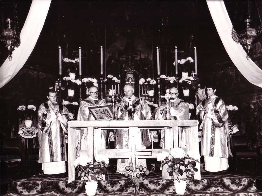 Fotografia przedstawiająca jedno z nabożeństw koncelebrowanych przez arcybiskupa Karola Wojtyłę