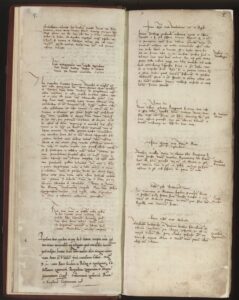 Wpis na&nbsp;pierwszej stronie księgi radzieckiej krakowskiej z&nbsp;lat 1520-1541, wniesiony pod&nbsp;datą 1 sierpnia 1520 r., informujący o&nbsp;narodzinach Zygmunta II Augusta, pierworodnego syna króla polskiego Zygmunta I, przebywającego wtedy w&nbsp;Toruniu na&nbsp;wojnie z&nbsp;wielkim mistrzem krzyżackim Albrechtem Hohenzollernem, z&nbsp;małżeństwa z&nbsp;królową Boną oraz&nbsp;o&nbsp;sposobie uczczenia tego wydarzenia przez&nbsp;społeczność miasta stołecznego Krakowa. Narodziny syna królewskiego zostały oznajmione w&nbsp;Krakowie biciem dzwonów z&nbsp;jednoczesnym odprawieniem uroczystej mszy w&nbsp;Kościele Mariackim „z organami” i&nbsp;odśpiewaniem „Te Deum laudamus”, wieczorem zaś rozpaleniem ognia przed&nbsp;izbą posiedzeń zgromadzonej rady miejskiej, który&nbsp;miał być utrzymywany także w&nbsp;innych miejscach miasta, aby rozświetlić noc i&nbsp;umożliwić świętowanie, a&nbsp;także na&nbsp;wieży ratuszowej, w&nbsp;specjalnie skonstruowanej latarni, wiwatami i&nbsp;śpiewami przy świecach i&nbsp;winie rozdanym mieszkańcom przez&nbsp;radę miejską, strzelaniem z&nbsp;bombard w&nbsp;powietrze, popisami zręcznościowymi, recytacjami Włochów oraz&nbsp;mową gratulacyjną ówczesnego burmistrza Krakowa, złotnika Jana Czimermana(Zimmermana), wygłoszoną przed&nbsp;królową i&nbsp;wpisaną do&nbsp;księgi miejskiej radzieckiej na&nbsp;następnej stronie. Acta dominorum consulumKsięga; j. łaciński, o&nbsp;wymiarach 43 x17 cm; oprawa z&nbsp;początku XVIII w., deski z&nbsp;naklejoną na&nbsp;nie&nbsp;tekturą, powleczone skórą, z&nbsp;wytłoczonym na&nbsp;sucho jednym ornamentem roślinnym. ANK, Akta miasta Krakowa, sygn. 29/33/756 