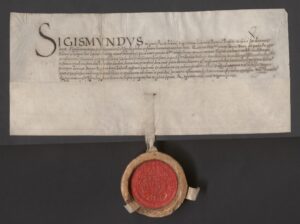 Zygmunt król polski nadaje dożywotnio królowej Bonie dom w&nbsp;zamku krakowskim, położony na&nbsp;południe od&nbsp;katedry, w&nbsp;którym&nbsp;niegdyś mieszkała córka Jadwiga, margrabina brandenburska, za&nbsp;czasów panieńskich. Kraków, 20 lutego 1537 roku. Pergamin; j. łaciński; wymiary 58 × 24,5 + 8,5 cm; ślady nacięć po&nbsp;pasku od&nbsp;pieczęci. ANK, Zbiór Rusieckich, sygn. 29/683/209 