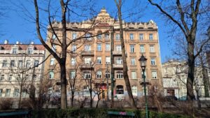 Budynek przy ul.&nbsp;Dunajewskiego 6, do&nbsp;którego&nbsp;przeprowadziła się rodzina Wilderów w&nbsp;1915 roku – widok współczesny, fot.&nbsp;Tomasz Wroński.